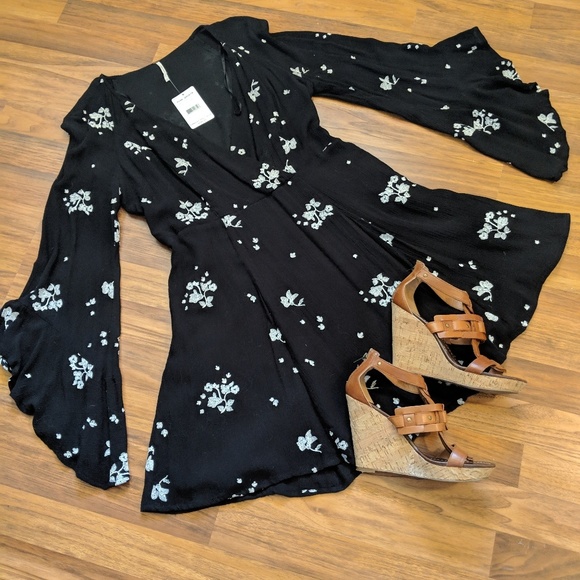 Free People Dresses & Skirts - Boho flowy embroidery Bell sleeves dress NWT